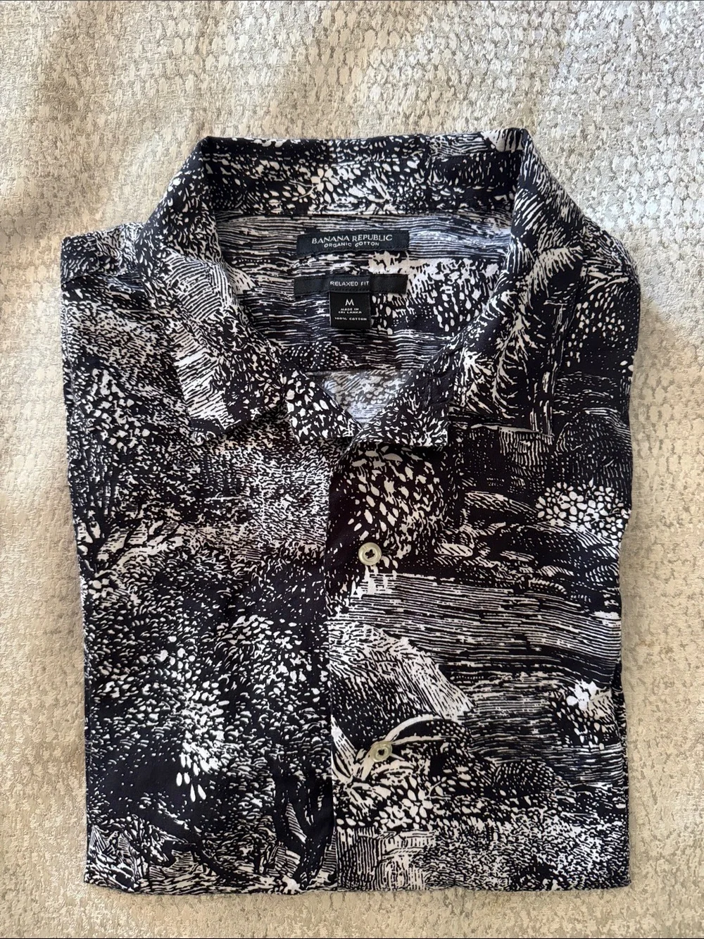 Banana Republic Black & White Scenic Print Short-Sleeve Button-Down Shirt sz Med